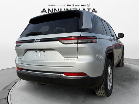 Used 2022 Jeep Grand Cherokee Limited image 5