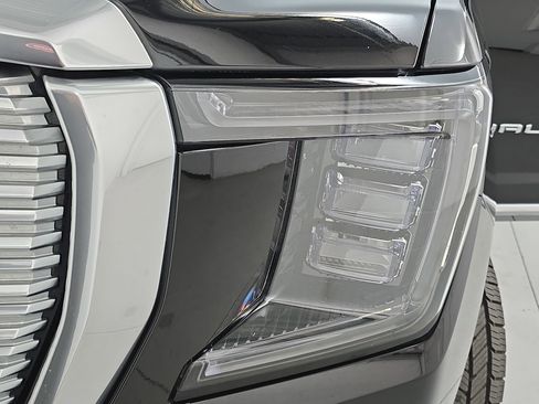 Used 2023 GMC Yukon Denali w/ Denali Reserve Package image 33