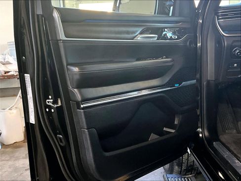 Used 2022 Jeep Grand Wagoneer Series I image 9