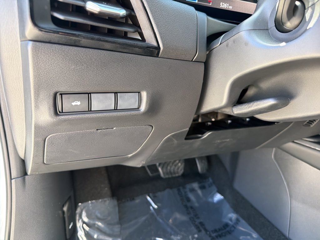 Used 2026 Nissan Sentra SR w/ Floor Mat Package FWD image 18
