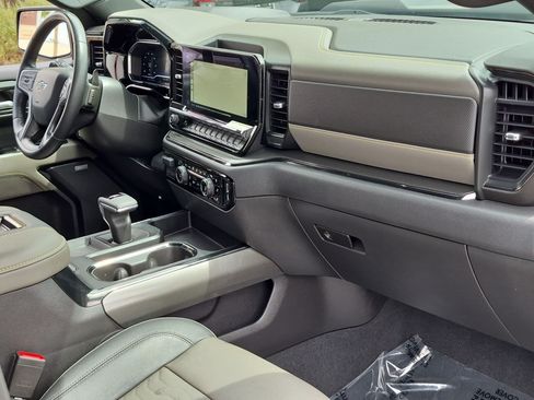 Certified 2022 Chevrolet Silverado 1500 ZR2 w/ Technology Package AWD/4WD image 32