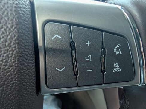 Used 2011 Cadillac SRX Luxury image 19