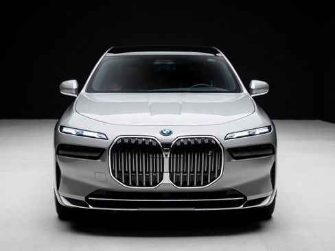 Used 2023 BMW i7 xDrive60 image 6