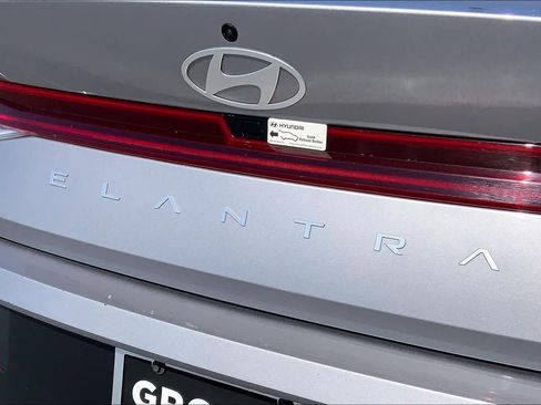 Used 2025 Hyundai Elantra SEL FWD image 30