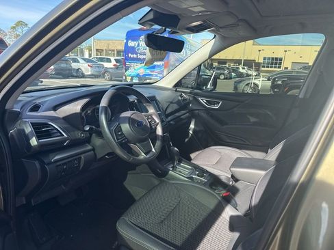 Used 2023 Subaru Forester Premium image 6