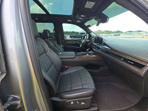 Used 2024 Cadillac Escalade Sport Platinum w/ LPO, ONYX Package AWD/4WD image 10