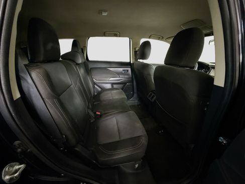 Used 2020 Mitsubishi Outlander ES image 26