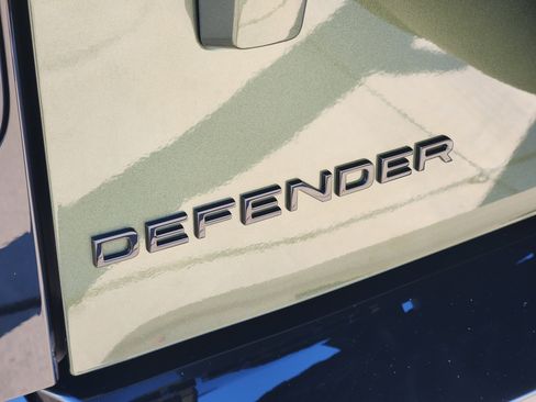 New 2026 Land Rover Defender 110 X-Dynamic SE image 11