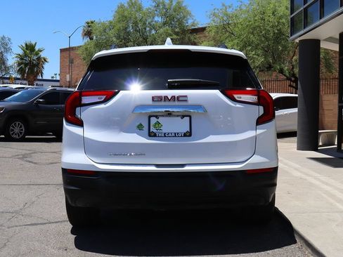 Used 2022 GMC Terrain SLE w/ Driver Convenience Package FWD image 11