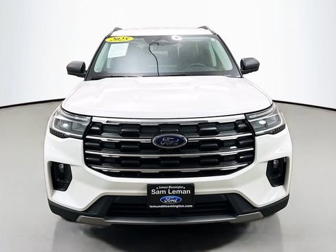 Used 2025 Ford Explorer Active w/ Active Comfort Package image 2