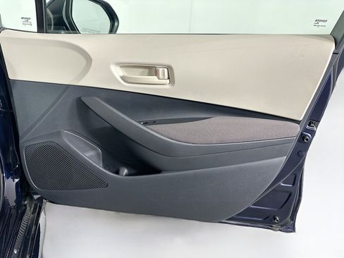 Used 2025 Toyota Corolla LE FWD image 30