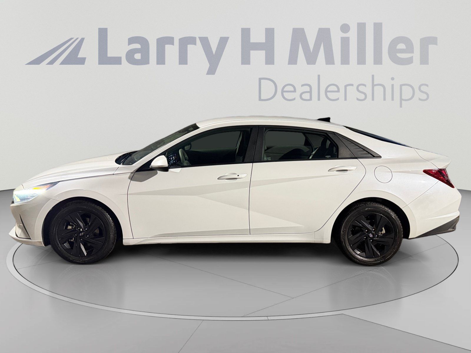 Used 2021 Hyundai Elantra SEL FWD image 2