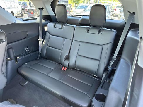 Used 2022 Ford Explorer XLT w/ Equipment Group 202A image 14