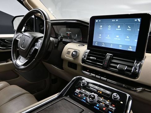 Used 2018 Lincoln Navigator Reserve w/ Technology Package AWD/4WD image 11