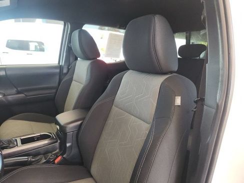 Certified 2022 Toyota Tacoma TRD Off-Road w/ Technology Package AWD/4WD image 19
