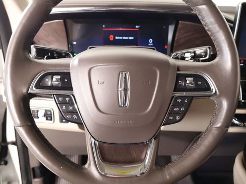 Used 2024 Lincoln Navigator Reserve AWD/4WD image 3