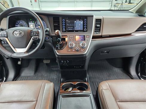 Used 2020 Toyota Sienna Limited Premium image 28