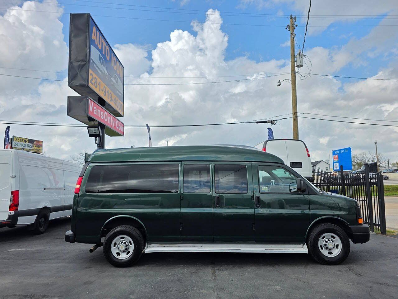 Used 2011 Chevrolet Express 3500 LS RWD image 4