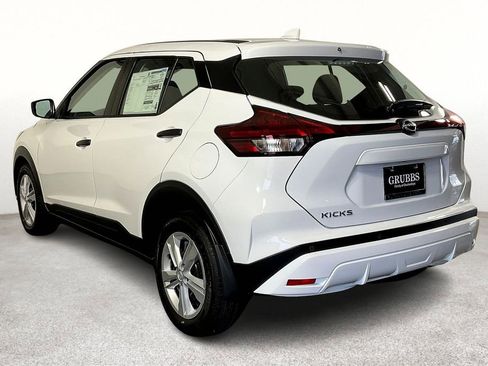 New 2025 Nissan Kicks Play S image 6