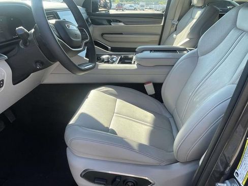 Used 2024 Jeep Wagoneer L Series II w/ Flexible Seating Group RWD image 14
