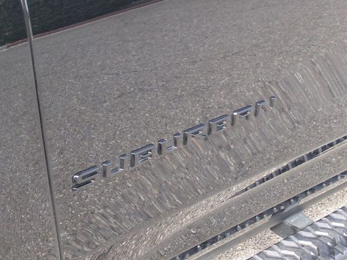 Certified 2025 Chevrolet Suburban Z71 image 31