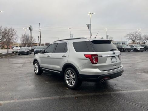 Used 2018 Ford Explorer XLT w/ Equipment Group 202A image 3