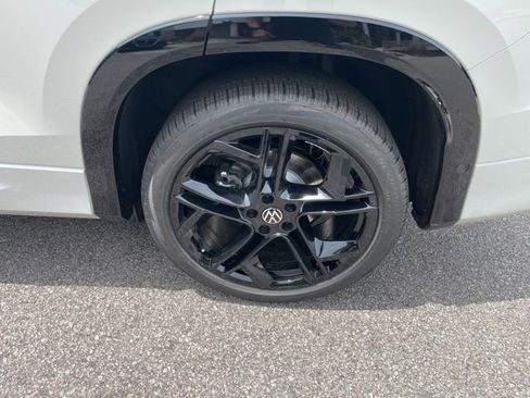 New 2026 Volkswagen Tiguan SE R-Line FWD image 22