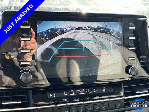 Used 2024 Toyota Sienna XLE image 33