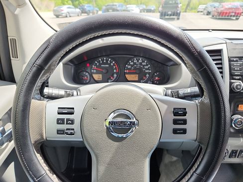 Used 2016 Nissan Frontier SV w/ SV Value Truck Package AWD/4WD image 18