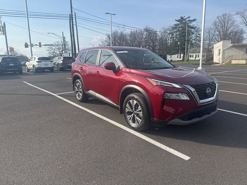 Used 2023 Nissan Rogue SV image 2