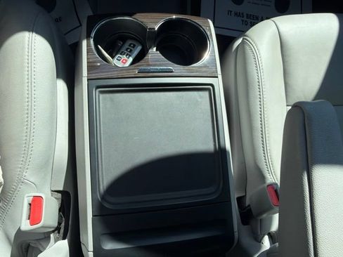 Used 2018 Toyota Sienna XLE w/ XLE Navigation Package FWD image 19