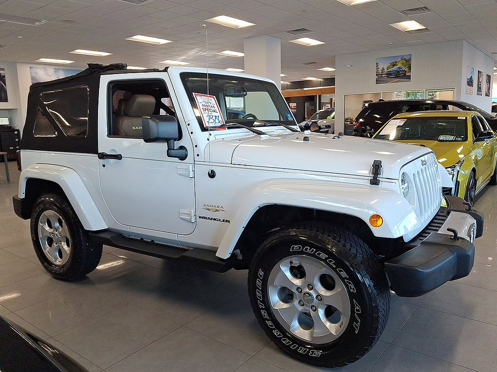 Used 2014 Jeep Wrangler Sahara w/ Dual Top Group AWD/4WD image 32