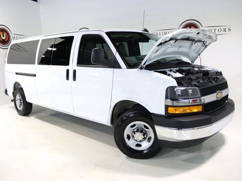 Used 2025 Chevrolet Express 3500 LT w/ LT Preferred Equipment Group image 28