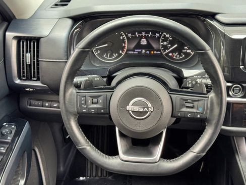 Used 2023 Nissan Pathfinder SL FWD image 18