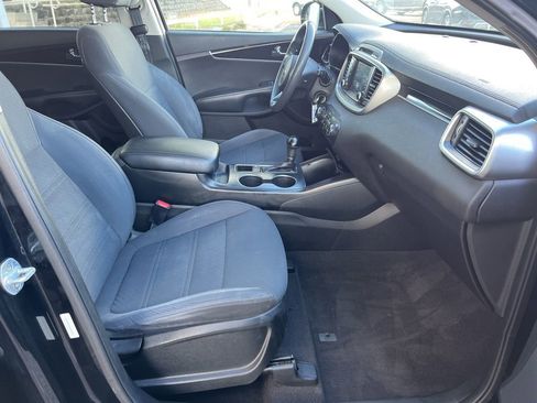Used 2018 Kia Sorento LX image 12
