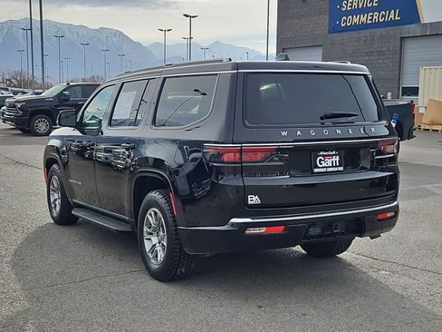 Used 2024 Jeep Wagoneer 4WD image 5