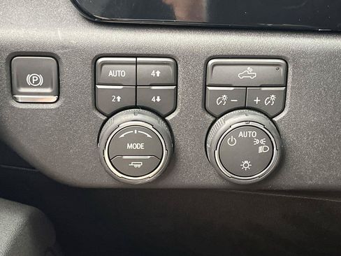 Used 2026 Chevrolet Silverado 1500 LT AWD/4WD image 17