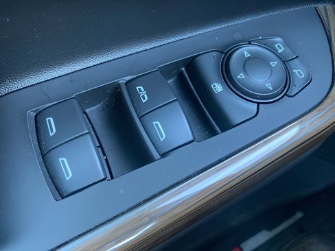 Used 2023 GMC Acadia SLE w/ Driver Convenience Package image 19