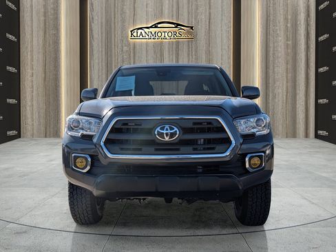Used 2019 Toyota Tacoma SR image 3