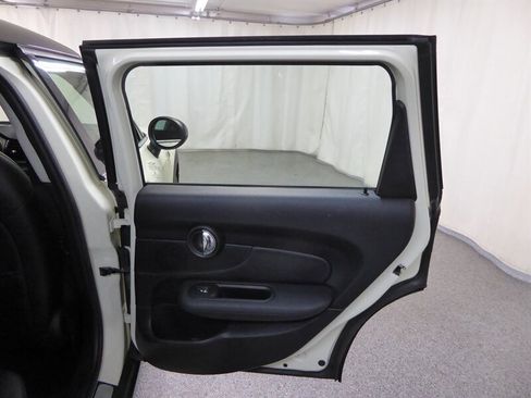 Used 2016 MINI Cooper Clubman Cooper image 31