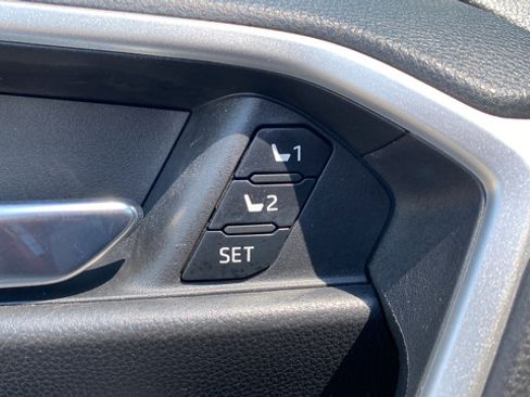 Used 2021 Toyota RAV4 XLE Premium AWD/4WD image 32