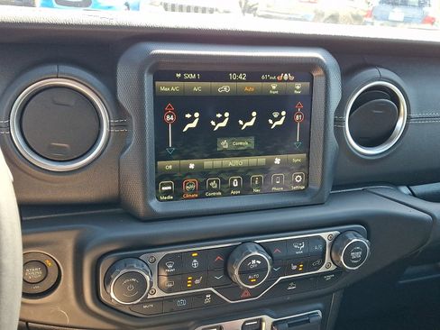 Used 2023 Jeep Wrangler Sahara w/ Cold Weather Group image 15