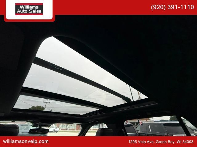 Used 2023 Ford Expedition Platinum AWD/4WD image 2