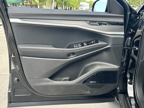 New 2025 Jeep Wagoneer S Limited image 24