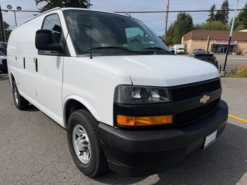 Used 2019 Chevrolet Express 2500 RWD image 3