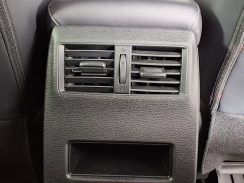 Used 2024 Mitsubishi Outlander SE image 12