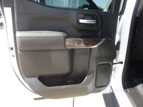 Used 2020 GMC Sierra 1500 Elevation w/ Elevation Value Package image 6