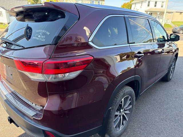 Used 2019 Toyota Highlander XLE AWD/4WD image 6