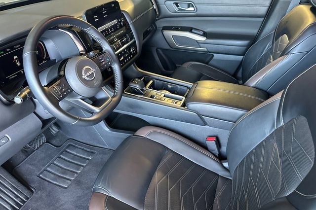 Used 2023 Nissan Pathfinder Platinum FWD image 9