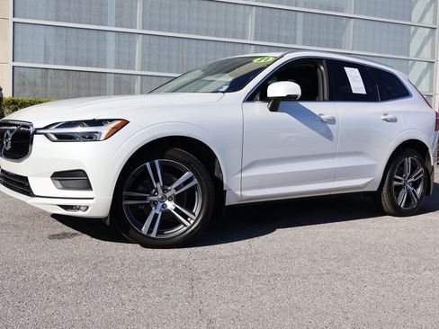 Used 2021 Volvo XC60 T5 Momentum w/ Protection Package Premier image 1